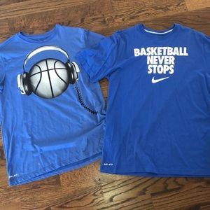 2 large men’s Nike tees